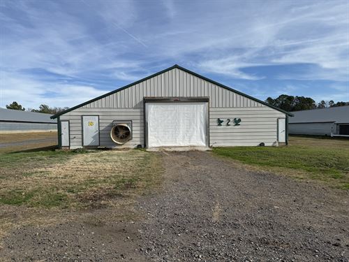 Very Ckean Tyson Broiler Farm : Mena : Polk County : Arkansas